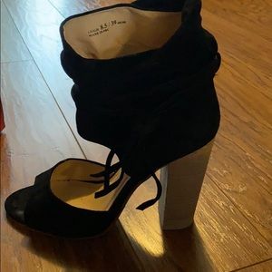 Kristin Cavallari CL Leigh Black Kid Suede